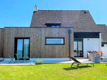 Création d'une #extension et d’un #carport en ossature bois pour gagner en surface habitable et en fonctionnalité ! 😍

Tous deux sont habillés d’un bardage...