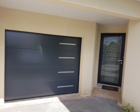 Pose d'une porte de garage dans le Finistère Nord