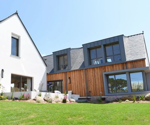 Fen&ecirc;tres pos&eacute;es par M.C.P Bramoull&eacute; dans le Finist&egrave;re Nord