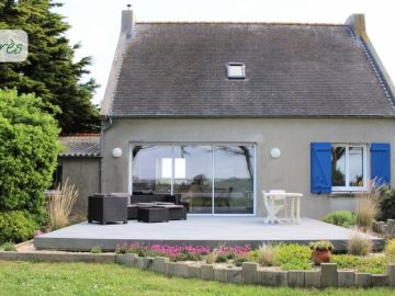 Découvrez ce projet, réalisé il y a 4 ans face à la mer ⛵️

Cette terrasse de 36m2 s’intègre naturellement à l’environnement par sa couleur grise.

Son...