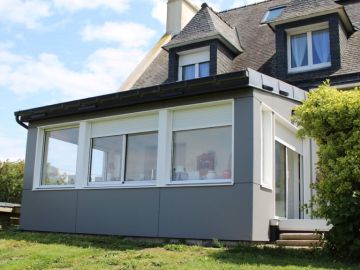 🌅 Belle-vue sur l'Aber Vrac'h depuis cette véranda récemment rénovée par nos soins !

→ Pose de nouveaux châssis en aluminium K-LINE, La Fenêtre Lumière  et...